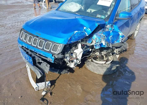 2018 Jeep Compass Latitude 4X4 z USA, uszkodzony, nr VIN 3C4NJDBB5JT200935